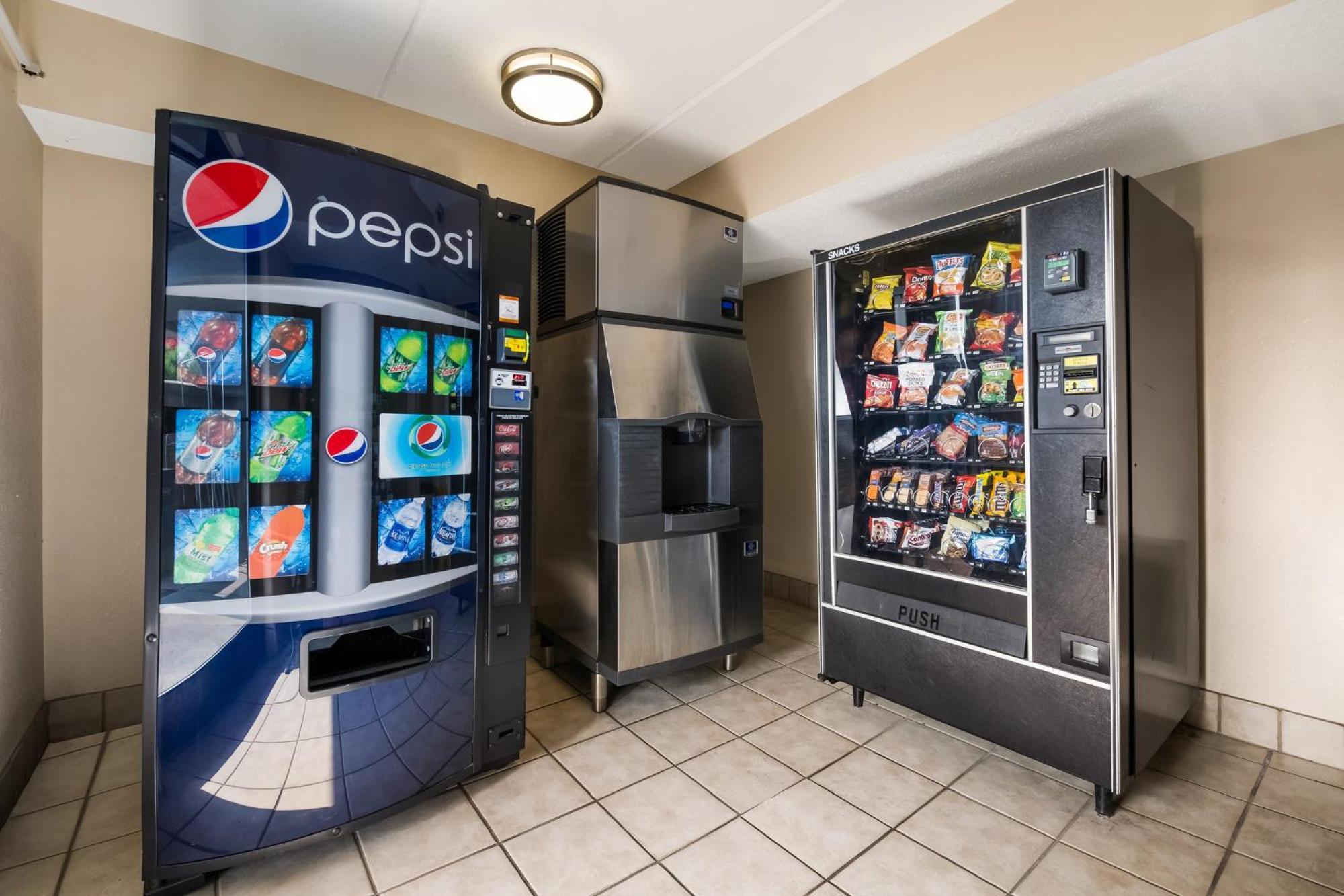 Red Roof Inn Plus+ Nashville Airport Екстер'єр фото